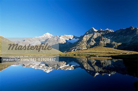 Dent Blanche und Ober Gabelhorn spiegelt sich in den See, Zermatt, Wallis, Schweiz, Europa