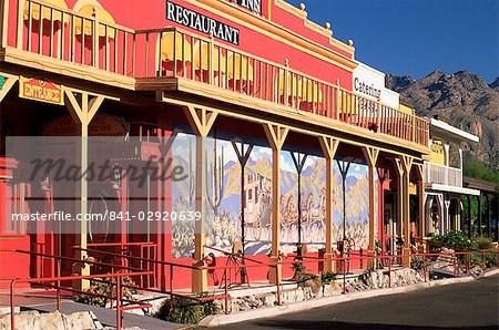 Facadeof coloré de la Hidden Valley Inn, un restaurant de style occidental près de Sabino Canyon, Tucson, Arizona, États-Unis d'Amérique, l'Amérique du Nord