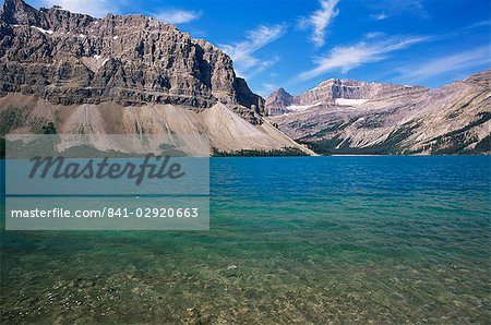 Voir toute les eaux turquoise du lac Bow en été, le Parc National Banff, patrimoine mondial de l'UNESCO, Alberta, Canada, Amérique du Nord