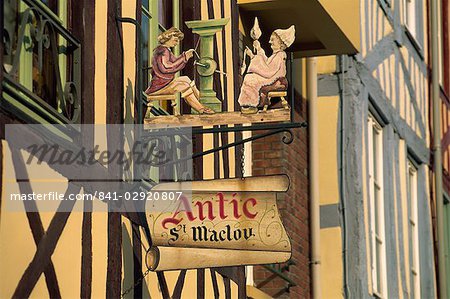 Signieren von außen Antiquitätengeschäft in der Rue Martainville, Rouen, Seine-Maritime, Haute-Normandie (Normandie), Frankreich, Europa