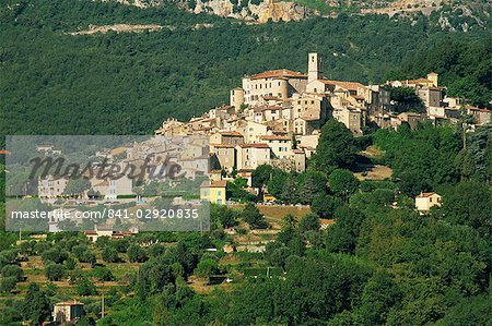 Village de Le-Bar-sur-Loup au-dessus de la vallée du Loup, Alpes-Maritimes, Provence, France, Europe