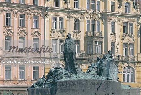 Jan Hus monument in Old Town Square, Prague, UNESCO World Heritage Site, Czech Republic, Europe