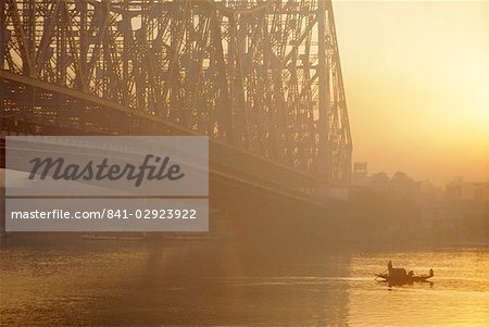 Le pont de Howrah sur la rivière Hugli, Calcutta, Bengale, Inde