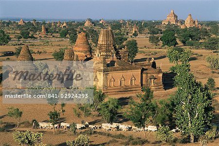 View north from Gayokpyemin Pagoda across Bagan (Pagan), Myanmar (Burma), Asia