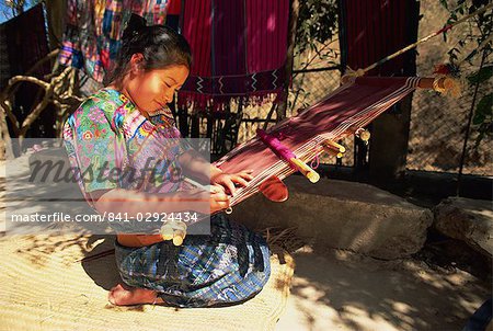 Fille de tissage, San Antonio Aguas Calientes, au Guatemala, Amérique centrale