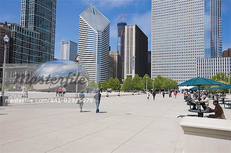 Nuage de sculpture de la porte dans le Millennium Park, Chicago, Illinois, États-Unis d'Amérique, l'Amérique du Nord