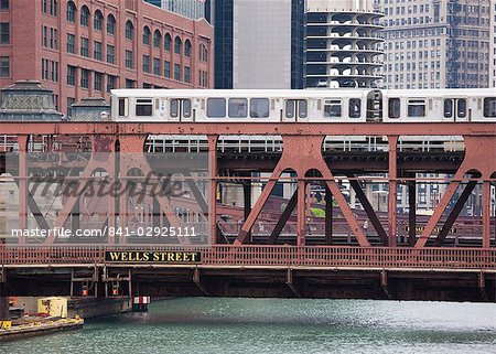 An El train on the Elevated train system crossing Wells Street Bridge, Chicago, Illinois, United States of America, North America