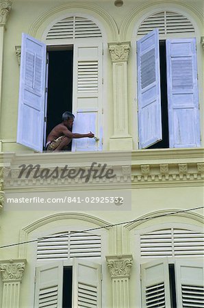 Volets peinture homme sur une maison, Chinatown, Singapour, Asie