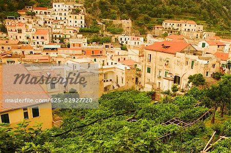 Vue grand angle d'une ville, Costiera Amalfitana, Amalfi, Salerne, en Campanie, Italie