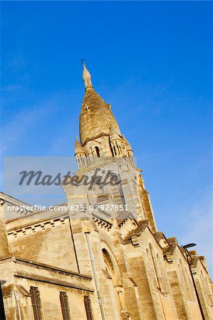 Vue d'angle faible d'une église, Leglise Sainte-Marie De La Bastide, Bordeaux, Aquitaine, France