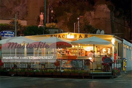 Façade d'un restaurant, Piazza Marinai d'Italia, Sorrento, péninsule de Sorrente, Province de Naples, Campanie, Italie