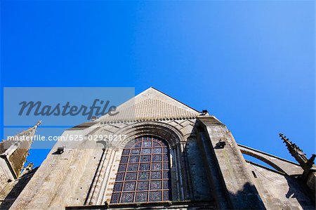 Vue d'angle faible d'une cathédrale, la cathédrale du Mans, Le Mans, France