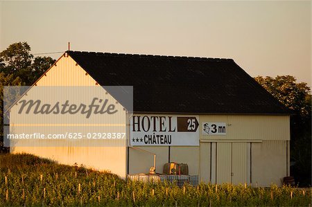 Enseigne commerciale sur une ferme, vallée de la Loire, France