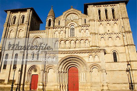 Façade d'une église, Eglise Sainte-Croix, Bordeaux, France