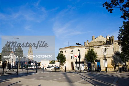 Gebäude in einer Stadt, Quartier De La Bastide, Bordeaux, Frankreich