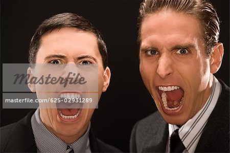 Porträt von zwei Geschäftsleute schreien