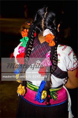 Vue arrière d'une femme en costume traditionnel, île Janitzio, Morelia, Etat de Michoacan, Mexique
