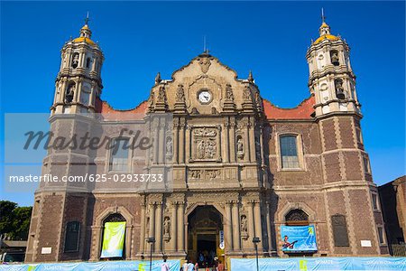 Vue d'angle faible d'une cathédrale, Basilique De Guadalupe, Mexico City, Mexique