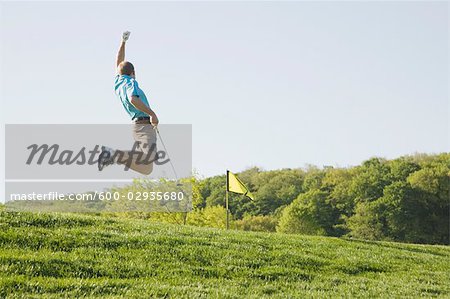 Begeistert Golfer springen