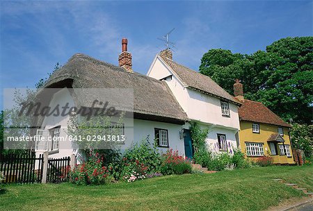 Chaume et tuile au toit cottages à Wendens Ambo en Essex, Angleterre, Royaume-Uni, Europe