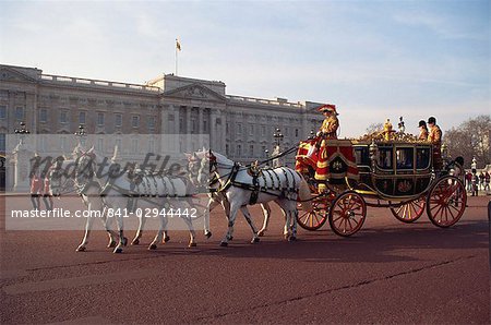 Royal carriage à l'extérieur de Buckingham Palace, Londres, Royaume-Uni, Europe