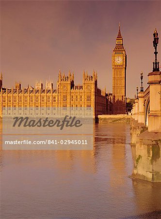 Le Palais de Westminster et Big Ben (chambres du Parlement), sur la Tamise, à Londres, Angleterre, Royaume-Uni