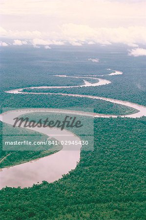 Luftbild von Fluss und Wald, West Irian (Irian Jaya). Indonesien, Südostasien, Asien
