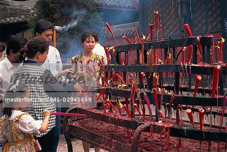 People lighting candles in the Wenshu Temple in Chengdu, Sichuan, China, Asia