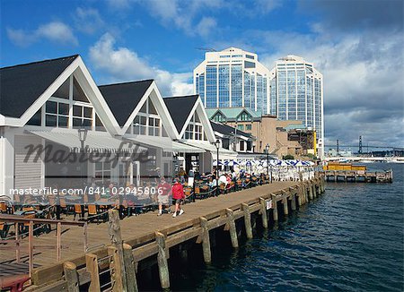 Das Hafenviertel mit Harbourside Cafés in Halifax, Nova Scotia, Kanada, Nordamerika
