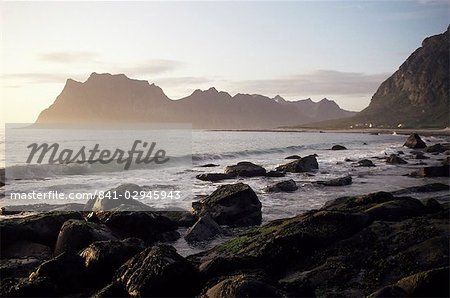 Soleil de minuit, l'été, îles Lofoten, Norvège, Arctique, Scandinavie, Europe Soleil de minuit, l'été, îles Lofoten, Norvège, Arctique, Scandinavie, Europe