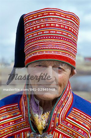 Sami (Lapplander) l'homme en costume de Kautokeino, Finnmark, Norvège Arctique, la Norvège, Scandinavie, Europe