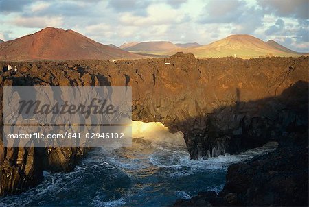 Vagues déferlantes respecter les champs de lave, El Golfo, Lanzarote, îles Canaries, Espagne, Atlantique, Europe Vagues déferlantes respecter les champs de lave, El Golfo, Lanzarote, îles Canaries, Espagne, Atlantique, Europe
