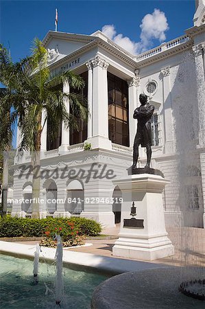 Victoria Theatre erbaut 1862, Concert Hall National Monument mit der Bronze-Statue von Sir Stamford Raffles Cast 1887 Civic District, Singapur, Südostasien, Asien