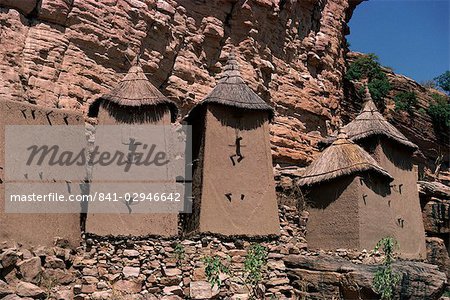 Grain stocke dans le Village de Irelli, escarpement de Bandiagara, région de Dogon, patrimoine mondial de l'UNESCO, Mali, Afrique de l'Ouest, Afrique