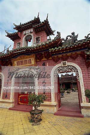 Extérieur d'un temple chinois avec toit orné et murs à Hoi An, Vietnam, Indochine, l'Asie du sud-est, Asie