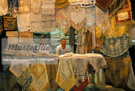 Vente de dentelle, Souq al-Hamidiyya, principal marché couvert de la vieille ville, Damas, Syrie, Moyen Orient