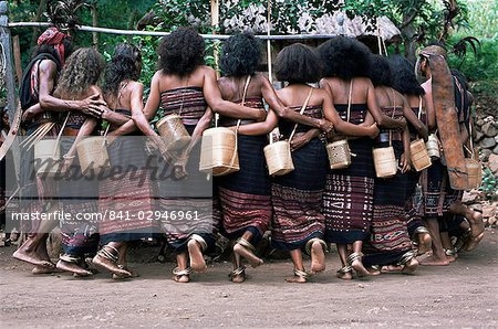 Danse de guerrier tribal abui, Alor Island, Indonésie orientale, l'Asie du sud-est, Asie