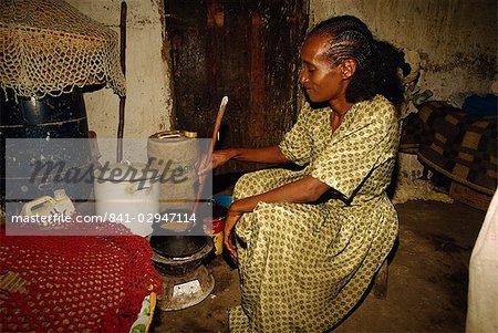Femme cuisine, Nazareth, Éthiopie, Afrique