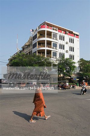 Monk on street, Phnom Penh, Cambodia, Indochina, Southeast Asia, Asia
