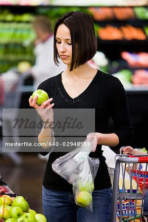woman grocery shopping