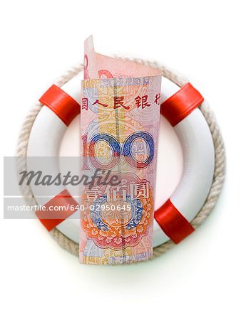 yuan chinois dans un gilet de sauvetage