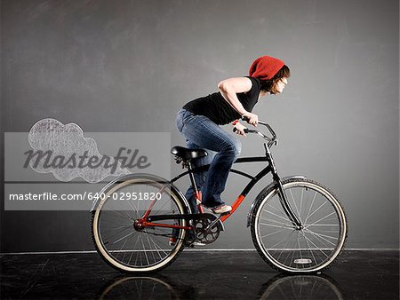 femme à vélo