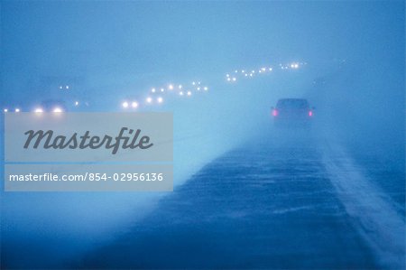 Autos auf der Autobahn / Schneesturm/Nview durch Windschutzscheibe AK