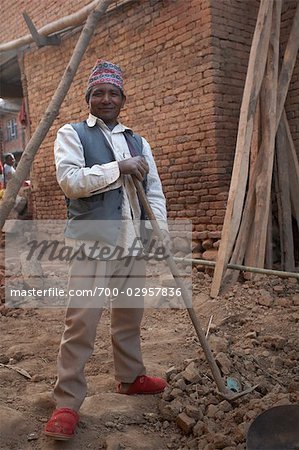 Mann, die Ausgrabungen von Schmutz, Chapagaon, Nepal
