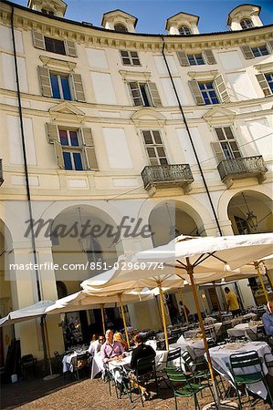 Restaurant sur la Piazza vittorio Veneto, Turin, Italie