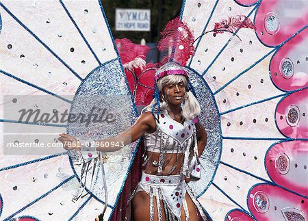 jeune fille en costume de carnaval complet, Kingston, Jamaïque