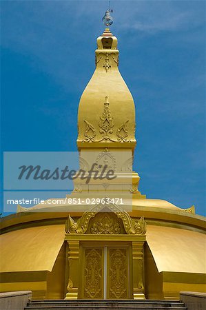 Stupa doré et peint, Ubon Ratchathani, Isan, Thailand
