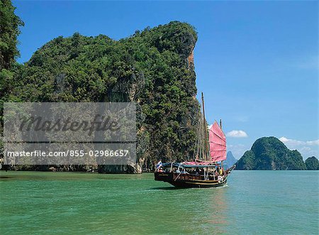 Jonque chinoise de croisière à la baie de Phang Nga, Thaïlande