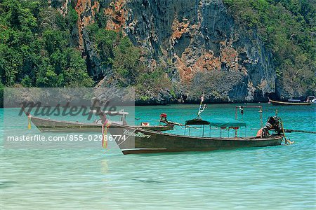 Bateaux de longue queue à Monkey Bay, Thaïlande