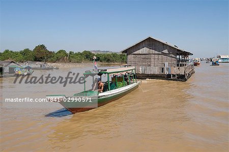 Maison flottante déplacé, lac Tonlé Sap, près de Siem Reap, Cambodge, Indochine, Asie du sud-est, Asie